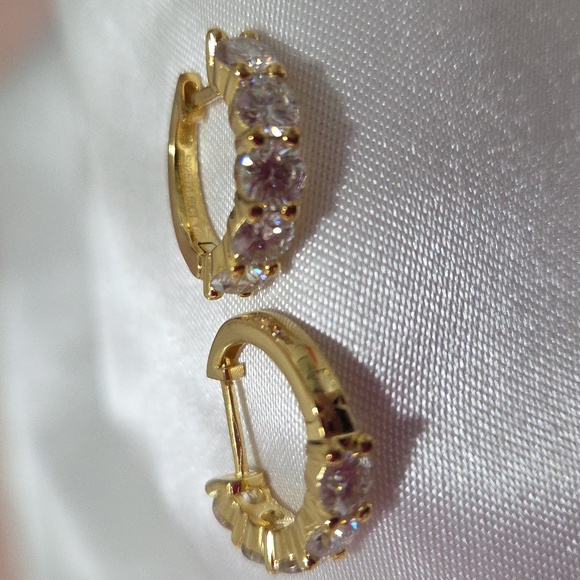 Certified 3ct. t.w. Moissanite Gold Diamond 2cm Huggie Hoop Earrings NEW - Picture 8 of 9